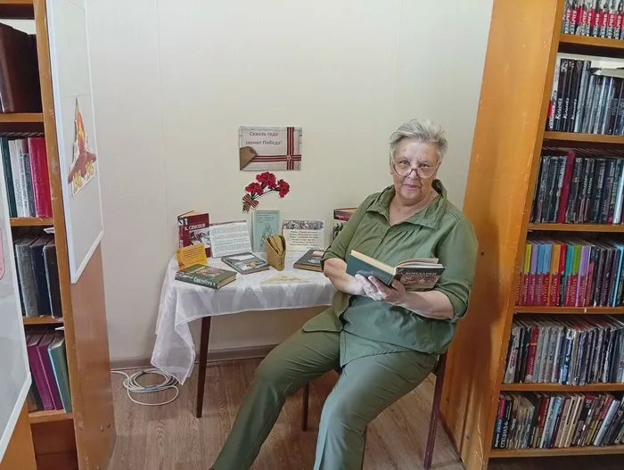 книжная выставка «Сквозь года звенит Победа!».