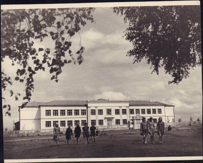 Лукояновская первая школа №1, 1953 г (Фото из архива  Антипова А. Н.)